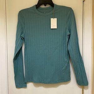 Long sleeve ribbed shirt